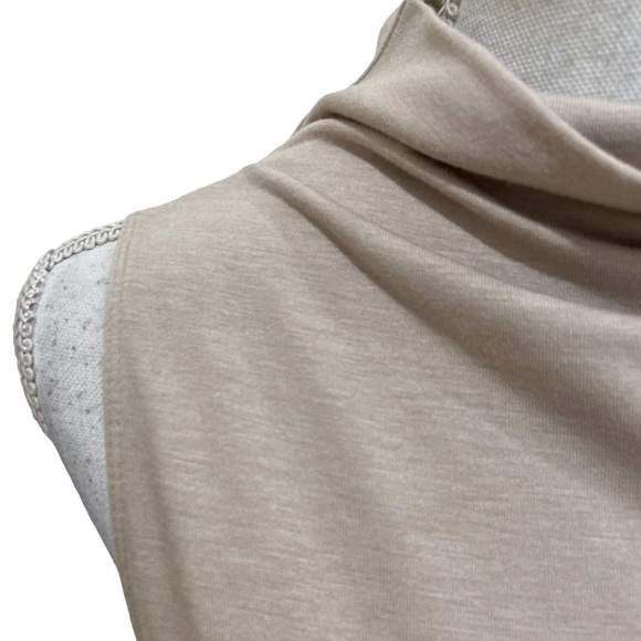 Leigh biege sleeveless envelop hem stretchy top mock neck size large - Picture 5 of 10